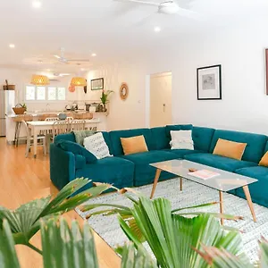 wayfarer-apartment-in-the-heart-of-port-douglas.queenslandhotels.net/